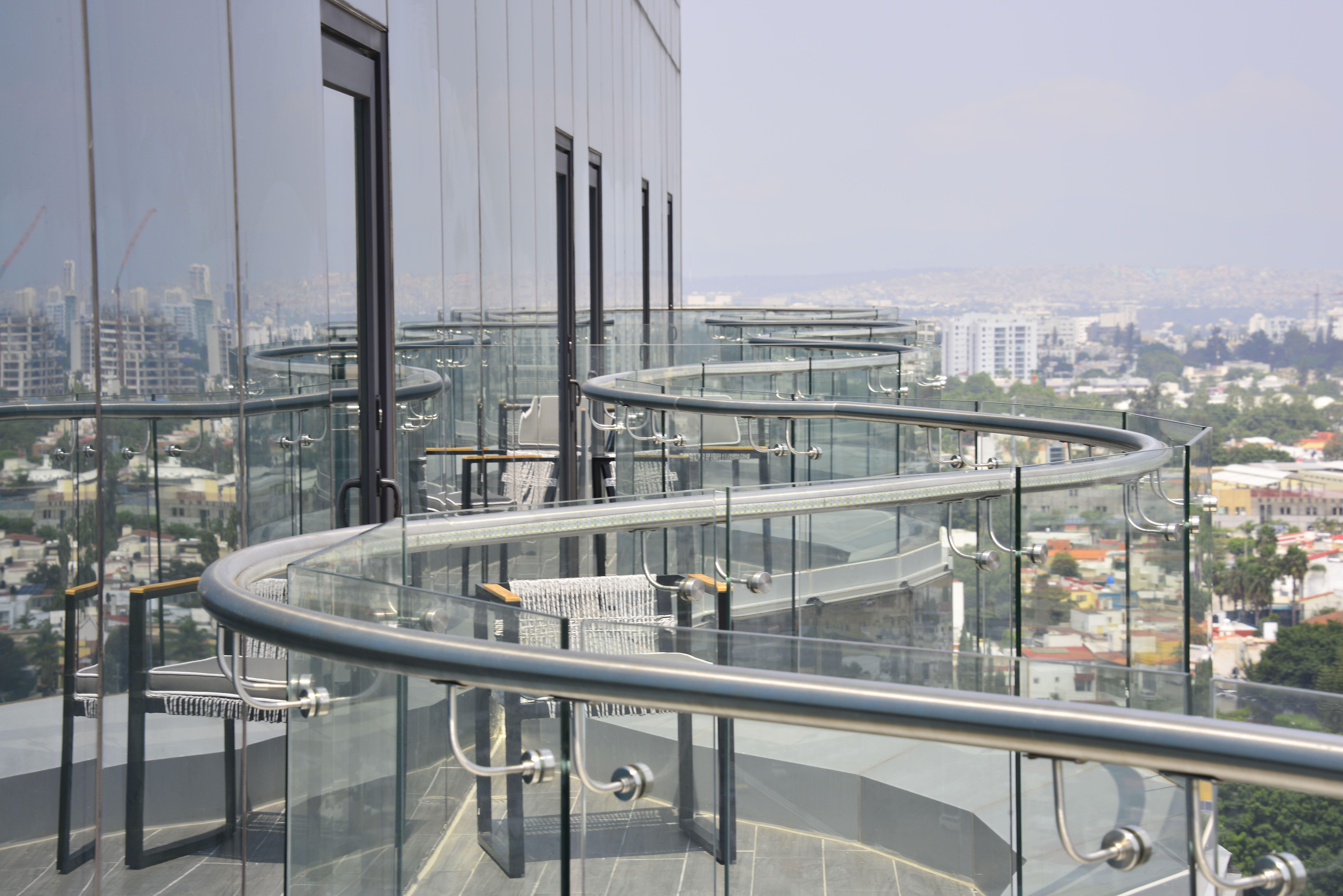 Baruk Guadalajara Hotel De Autor Eksteriør billede A glass balustrade