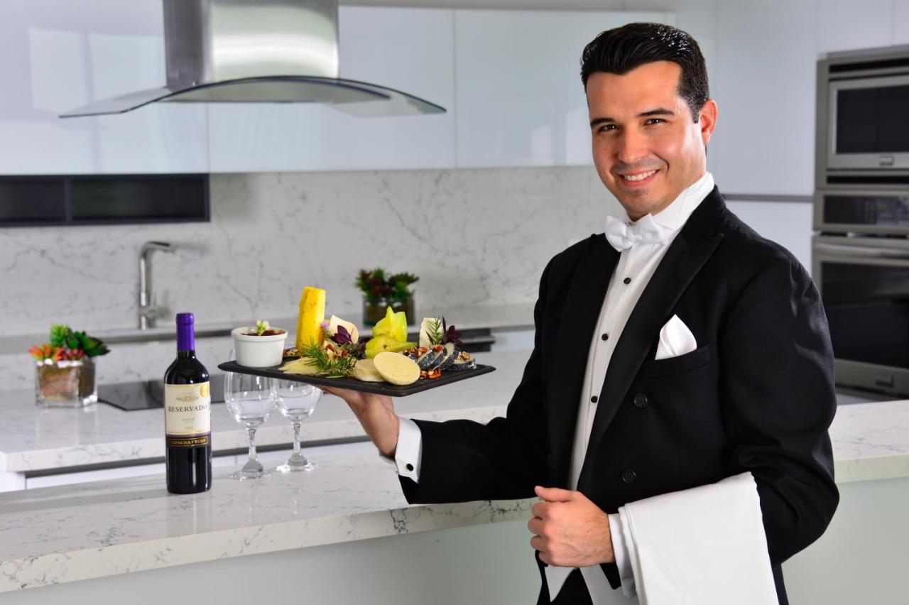 Baruk Guadalajara Hotel De Autor Eksteriør billede A butler in a modern kitchen