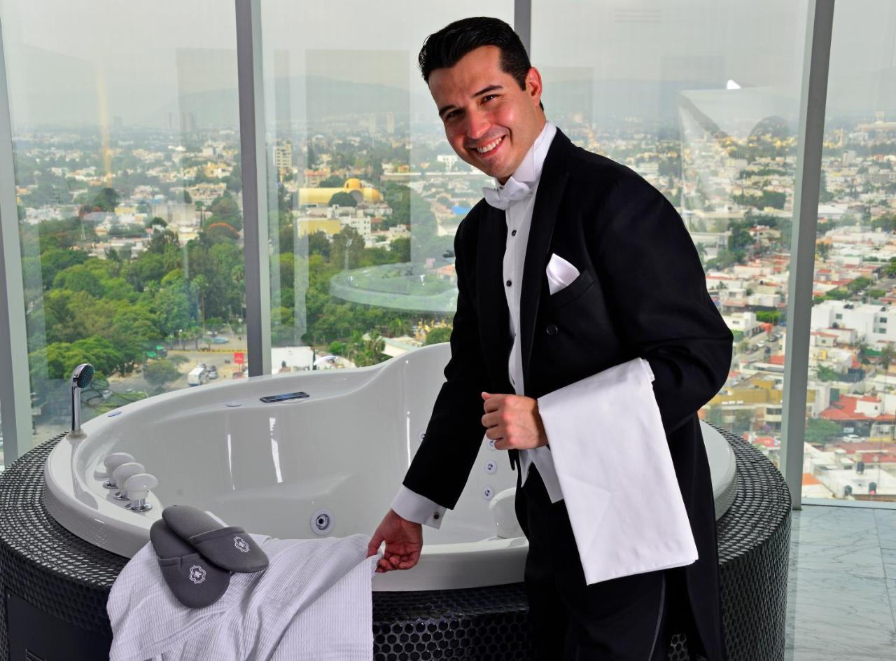 Baruk Guadalajara Hotel De Autor Eksteriør billede A butler in a hotel