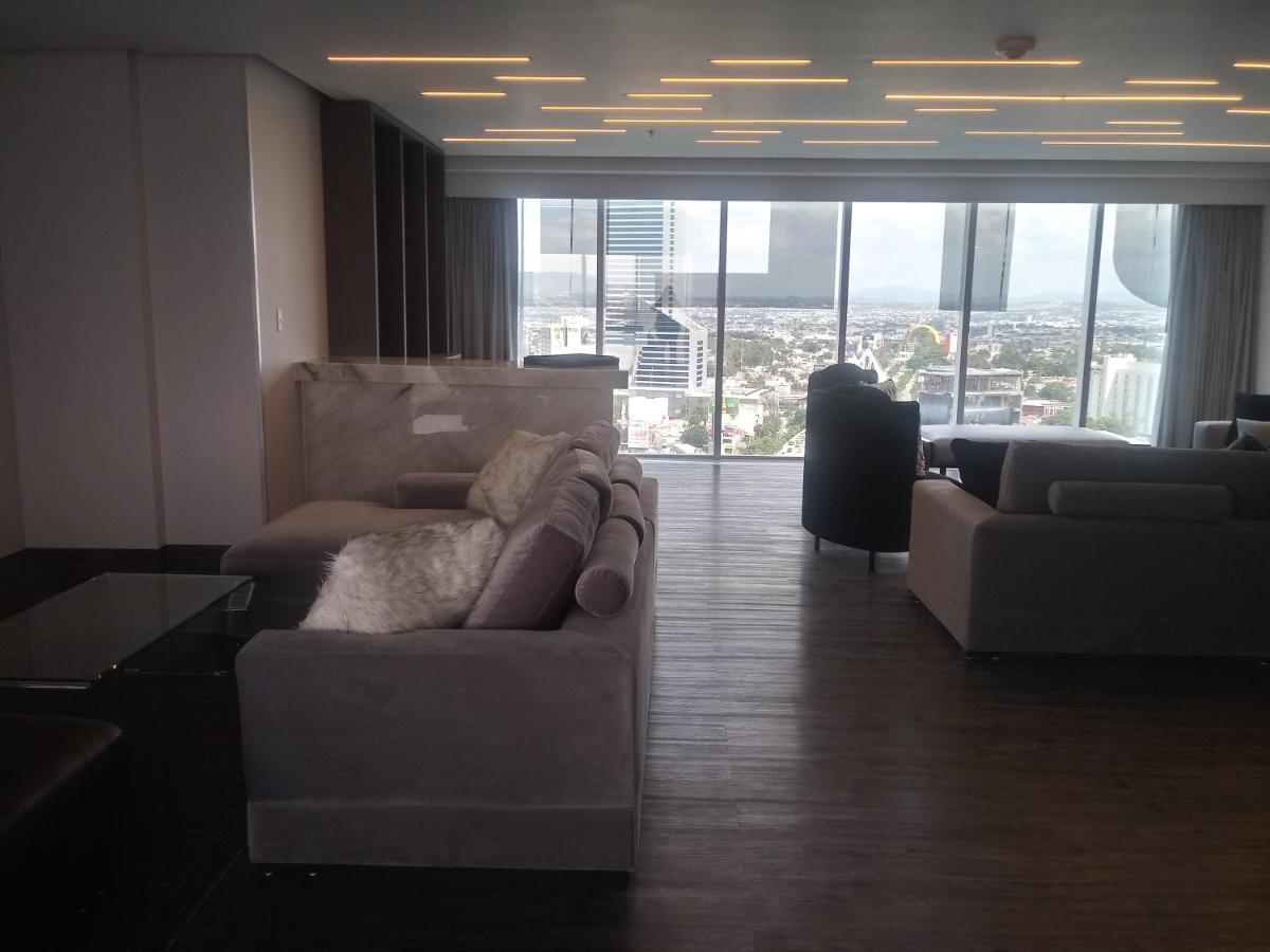 Baruk Guadalajara Hotel De Autor Eksteriør billede A living room in a penthouse apartment at the Ritz-Carlton, DIFC